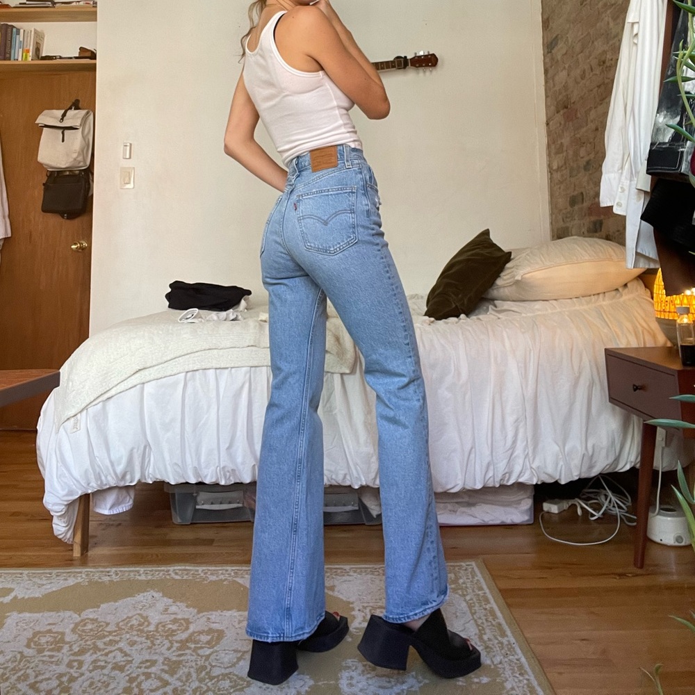 Levi’s high rise 70s flare jeans size 25
